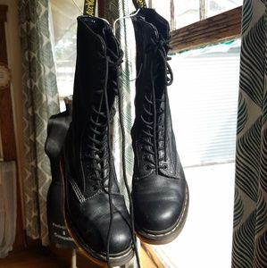 SOLD----DOC MARTENS black 14 hole